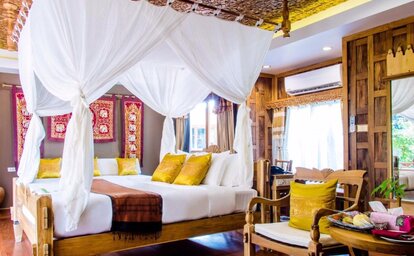 Kombinace - Santhiya Tree Resort, Ko Chang, Bangkok Palace Hotel, Bangkok