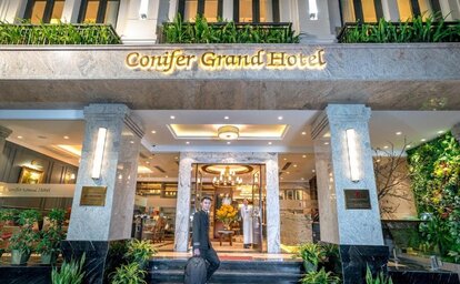 Hotel Conifer Grand