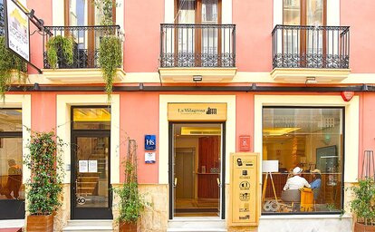 La Milagrosa Hotel and Apartments