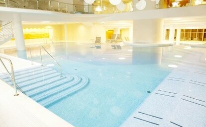 Socializing Hotel Mirna