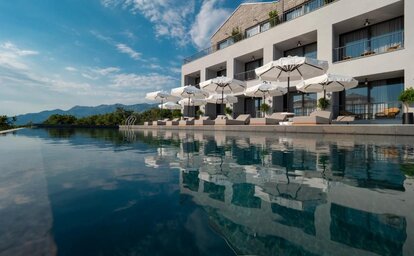 VIVID BLUE SERENITY RESORT