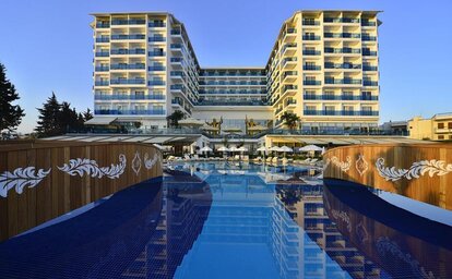 Azura Deluxe Resort Hotel & SPA