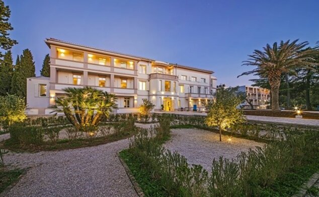 Port 9 Family Resort