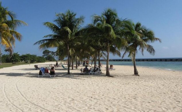 Hotel Playa Larga