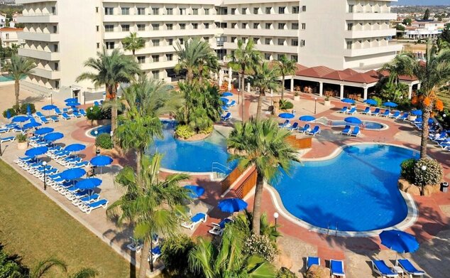 Nissiana Hotel & Bungalows
