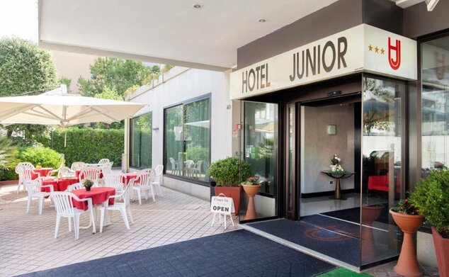 Junior Hotel