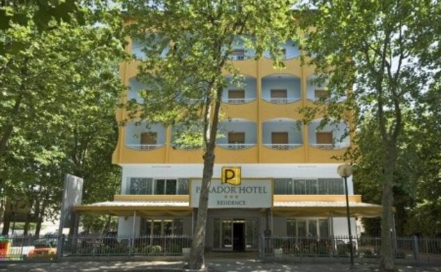 Parador Hotel Residence