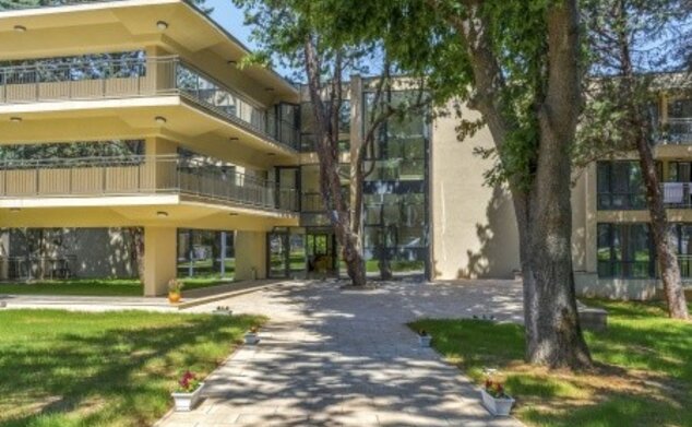 Queen Nelly Park Hotel