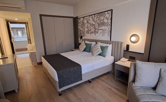 Side Breeze Hotel