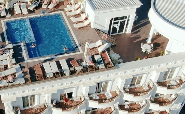 Empire Hotel