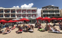 Hotel Samaras beach a pláž patřící k hotelu