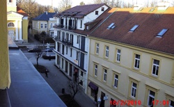 pohled z balkonu do Jiráskovy ulice