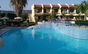 starší část hotelu-studia-s bazénem