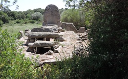 Arzachena - Parco Archeologico - Tomba dei Giganti di Coddu Vecchiu