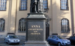 21 SOCHA ANNY CHURFÜRSTIN VON SACHSEN (PROF. ROBERT HENZE PŮV.1869 SOUČ.2011)
