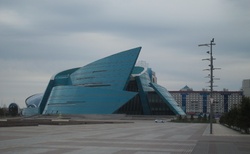 103 KAZAŠSKÝ ÚSTŘEDNÍ KONCERTNÍ SÁL PŘEZDÍVANÝ MODRÁ RŮŽE (Manfredi Nicoletti 2009)