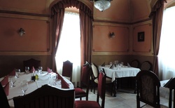 Maďarsko - Veszprém Vár - oběd v Ovaros Vendeglo restaurant