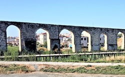 Starodavny Aquaduct v Larnake