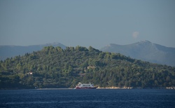 Onasissův ostrov Skorpios v obležení dotěrných turistů