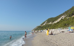 Pefkoulia beach