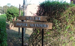 Ambalavao - výroba ručního papíru - Papier Antaimoro