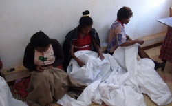 Antsirabe - vyšívání ubrusů a textilií
