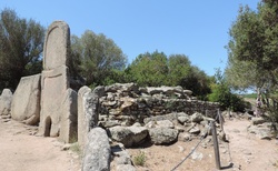 Arzachena - Parco Archeologico - Tomba dei Giganti di Coddu Vecchiu
