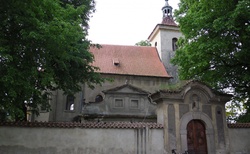 02 SVÁROV-Farní kostel sv. Lukáše evangelisty