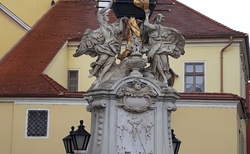 Gyor - socha Archy úmluvy na Gutenberg tér