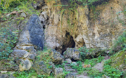 Lillafüred - jeskyňky v parku u hotelu Palota