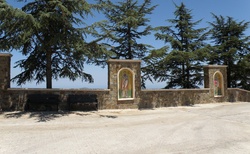Kypr - pohoří Troodos - cesta k hrobce prezidenta Makaria