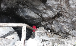 Ledová jeskyně Eisriesenwelt - cesta k jeskyni