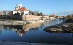 Gyor - řeka Rába a Biskupský hrad