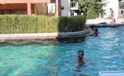Ranohira - hotel Orchidee - v bazénu