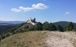 Zřícenina hradu Čachtice a okolí