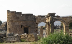 Hierapolis - trojitý oblouk