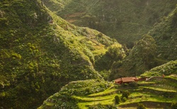 Typické vesničky v zelených kaňonech na severu Tenerife, Anaga park