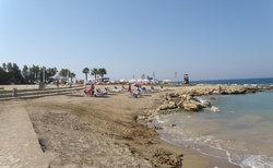 Paphos - pláž u hotelu Amathus