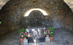 Kypr - pohoří Troodos - hrobka prezidenta Makaria