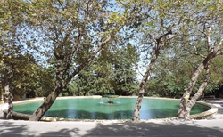 Rhodos - Eleousa - bazén s fontánou