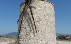 Lefkáda - větrné mlýny Gira