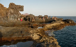 Přírodní bazenky vymleté mořem ve skalních útesech v Los Abrigos