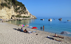 Agios Nikitas - obecná pláž