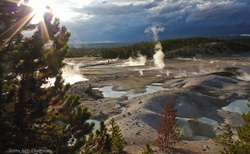 Typická geotermální krajina Yellowstonu