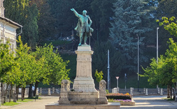 Miskolc - socha Kossuth Lajos Hunyadi Janos utca