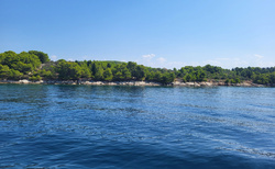 Otok Prvic z lodi