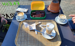 Snídaně na parkovišti MOL v Mošoňu