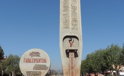 Antsirabe - stela nezávislosti