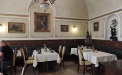 Maďarsko - Veszprém Vár - oběd v Ovaros Vendeglo restaurant