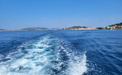 Otok Prvic z lodi